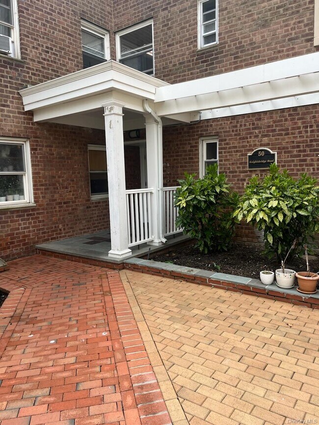 Primary Photo - 50 Knightsbridge Rd