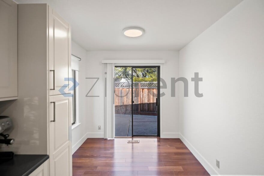 Building Photo - 1654 Sugarloaf Dr