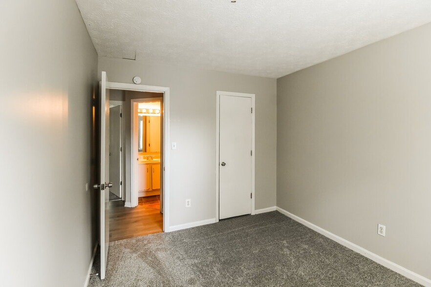 Building Photo - 5292 Kinsdale Ln