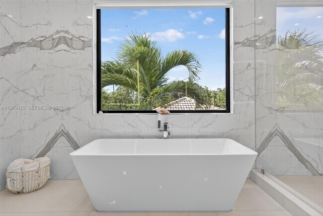 Building Photo - 401 Lido Dr