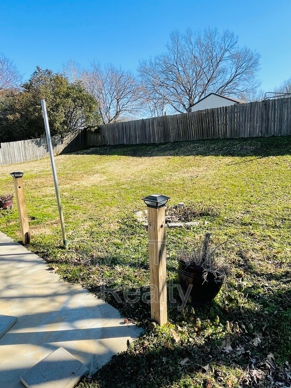 Building Photo - 6390 Sandhurst Rd