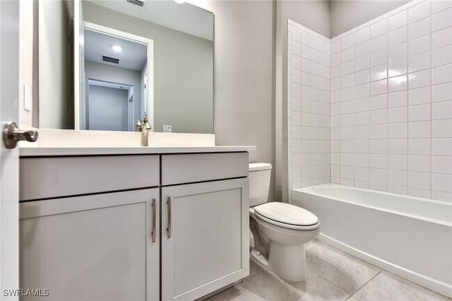 Building Photo - 2066 Grove Dr