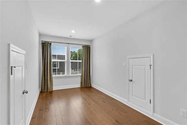 Building Photo - 400 Renwood Trl