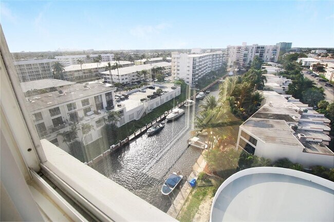 Building Photo - 3100 NE 49th St