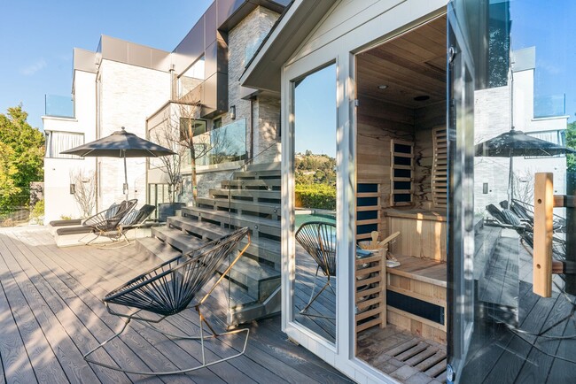 Building Photo - Prestigious Hollywood Hills Home for Rent