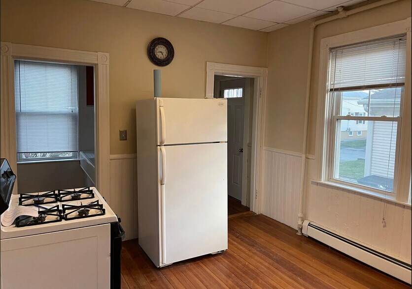 Building Photo - 464 Laurel Hill Ave