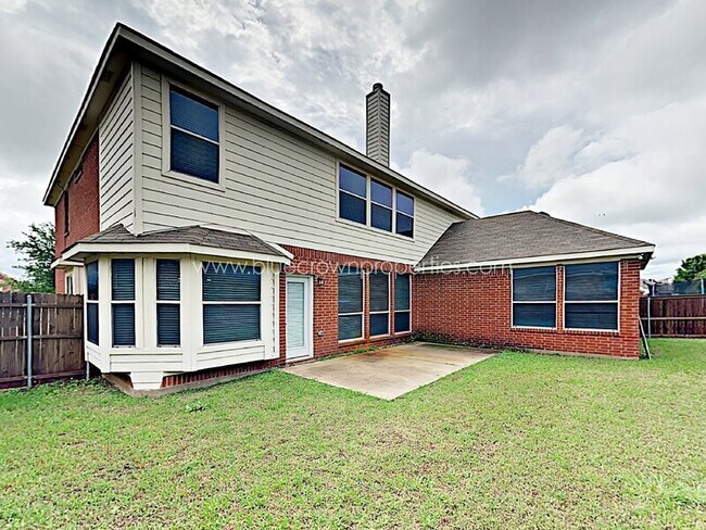 Building Photo - 901 Mesquite Dr