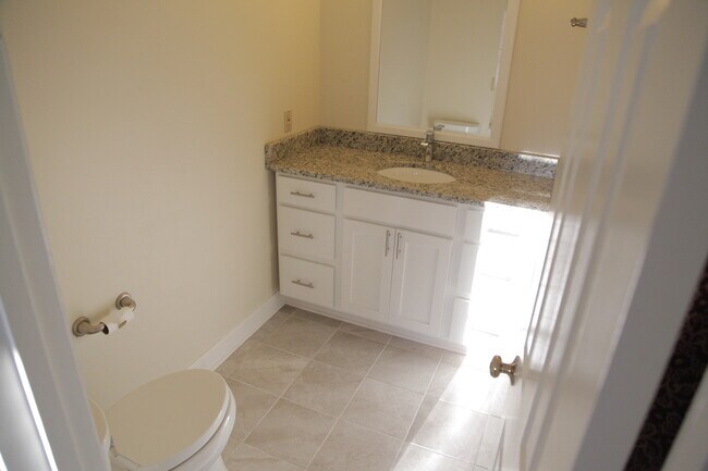 Building Photo - 2bd/2.5bth home in Southpark! Location, Lo...