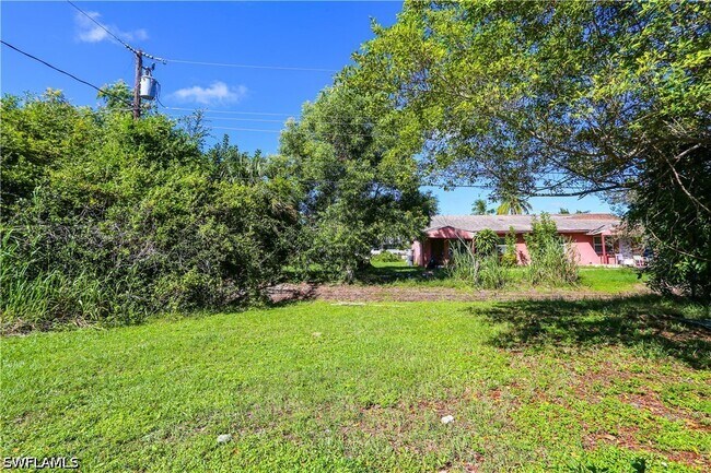 Building Photo - 1095 San Remo Ave
