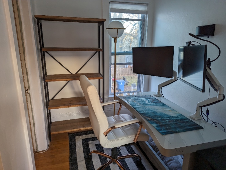 Building Photo - 1021 23rd Ave NE