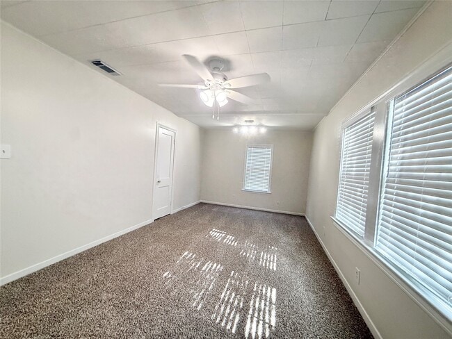 Building Photo - 813 Gale St