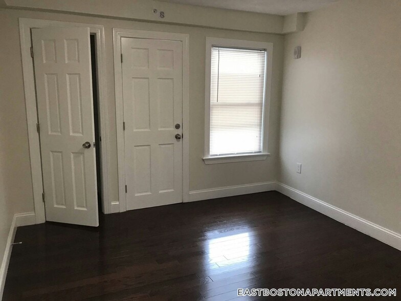 Building Photo - 130 Brooks St