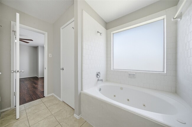 Building Photo - 2034 Greenwest Dr