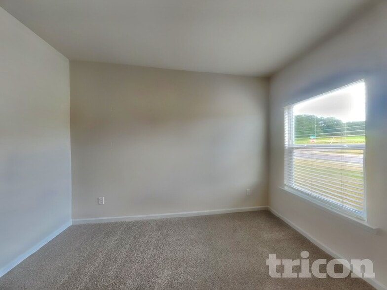 Building Photo - 307 Oliver Dr