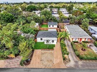 Building Photo - 1123 NE 1st Ave.