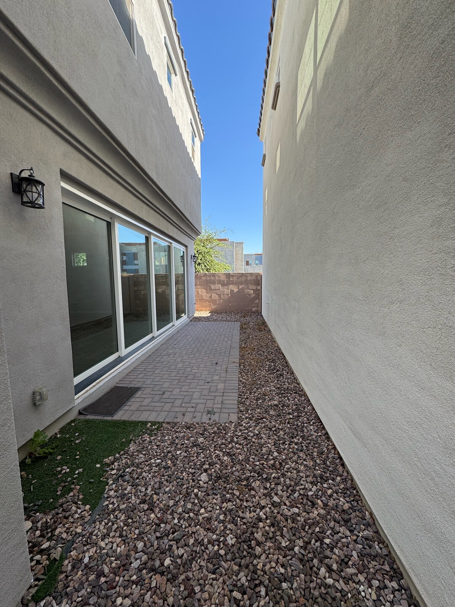 Building Photo - 277 E Azalea Dr