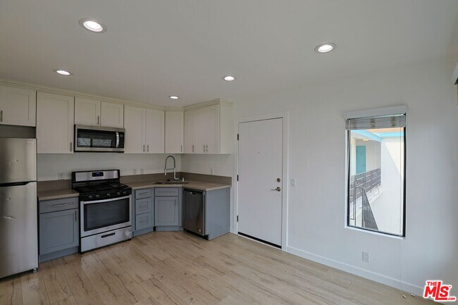 Building Photo - 1277 W 23rd St
