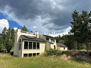 Building Photo - Spacious 4-Bed, 4.5-Bath Retreat in with B...
