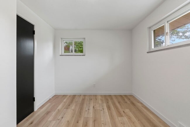 Building Photo - 131 S Joslyn Dr