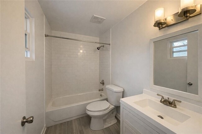 Building Photo - 752 Pebble Creek Dr