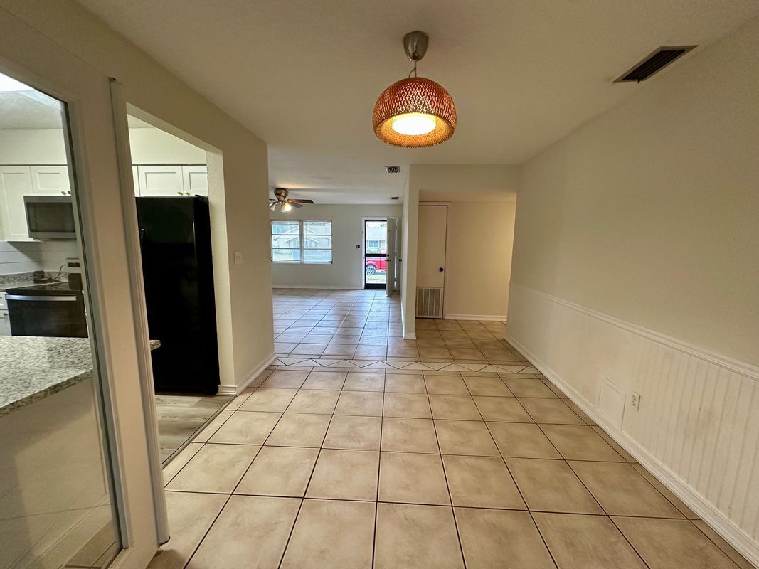 Building Photo - 413 Krueger St