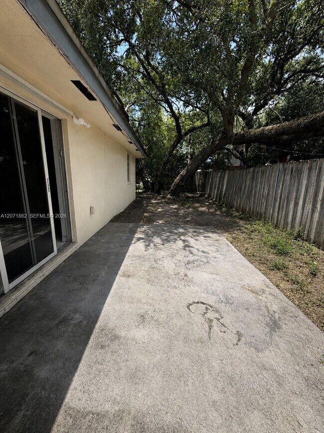 Building Photo - 2653 SW 51st St