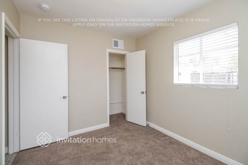 Building Photo - 1649 E 1st St