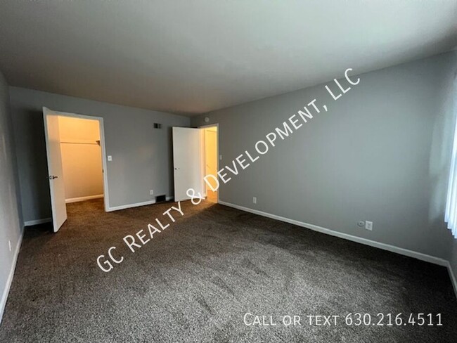 Building Photo - *** 2ND FLOOR UNIT / 2 BDRM / HISTORIC DOW...