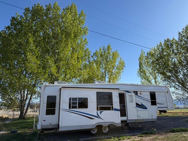 Building Photo - 911-924 24 Rd