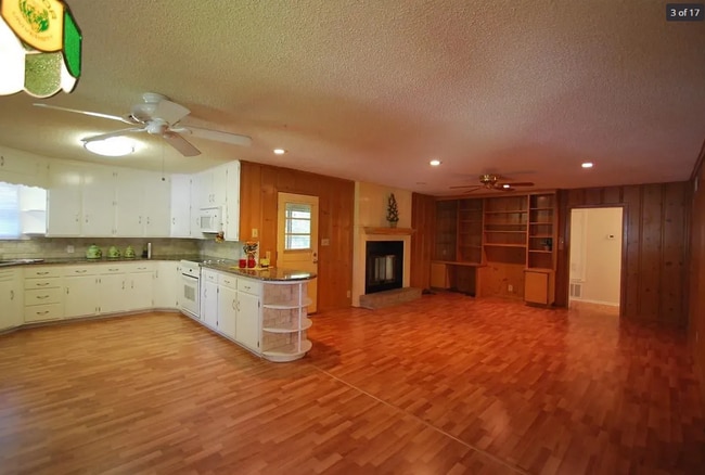 Building Photo - 2120 Belmont Dr