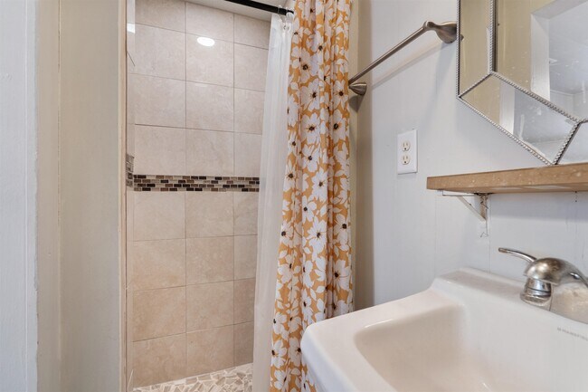 Building Photo - 817 Griner St