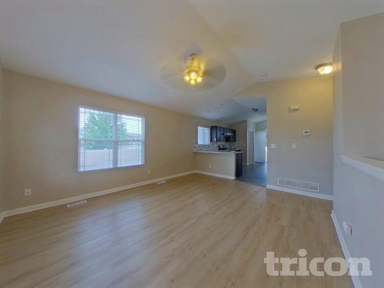 Building Photo - 4200 Laurel Dr