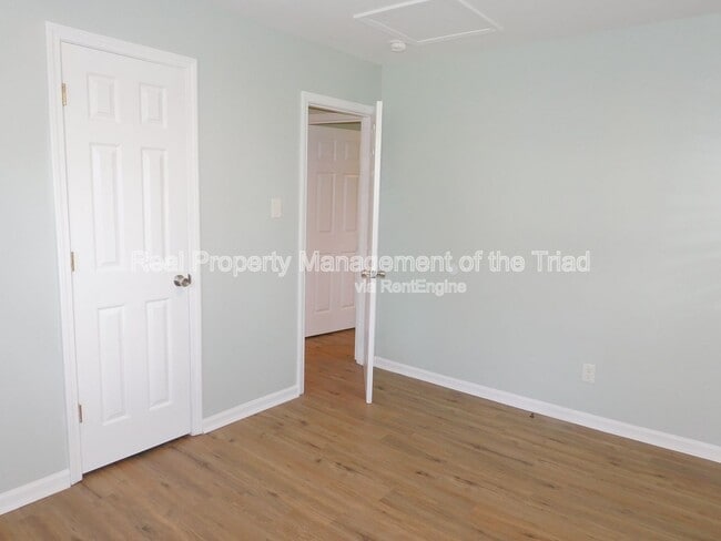 Building Photo - 3016 Myra St