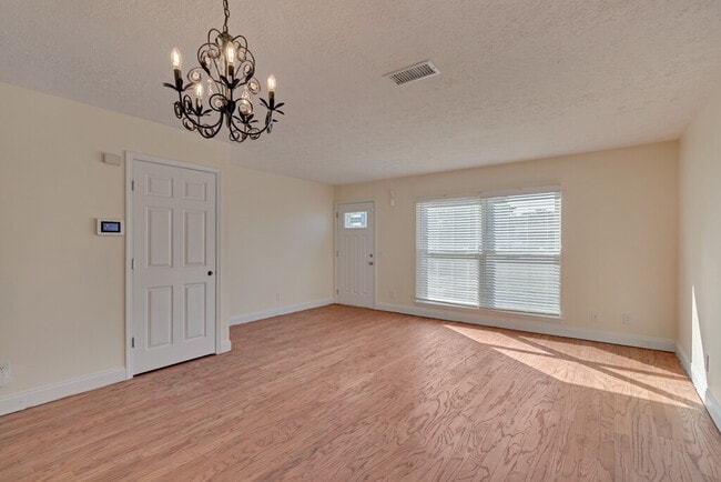 Building Photo - 832 Tibet Ave