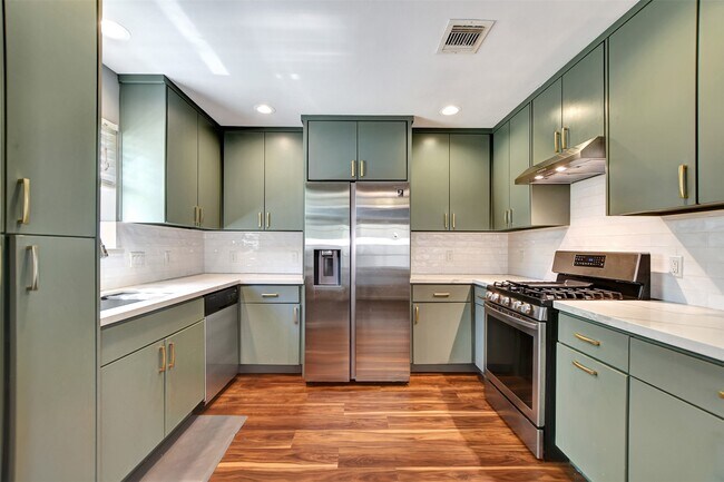 Building Photo - 25802 Maplewood Dr