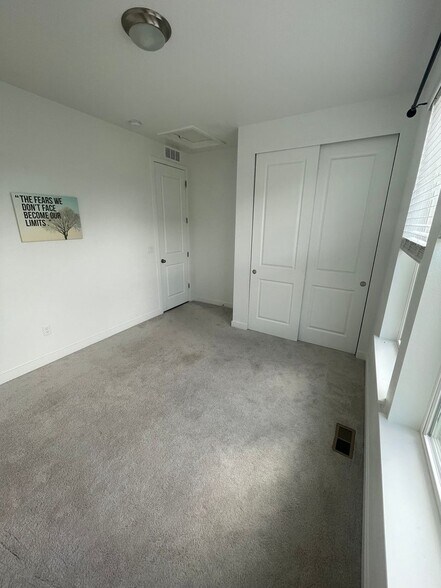 Building Photo - 656 Netta Dr