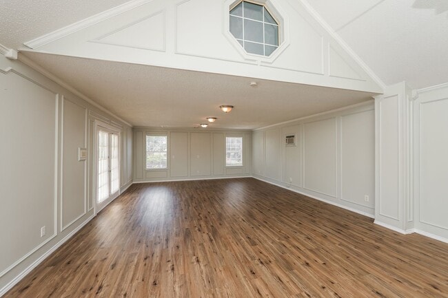 Building Photo - 5BR/2.5BA | Newly Renovated Single Family Home | Great Front and backyard | Private Pool!
