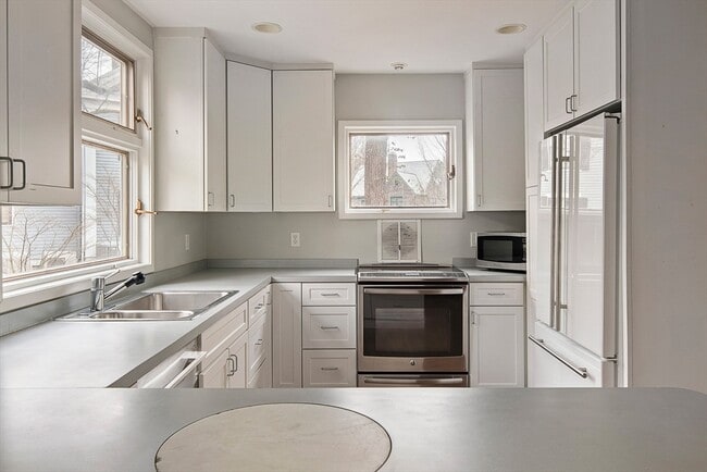 Building Photo - 110 Leonard St