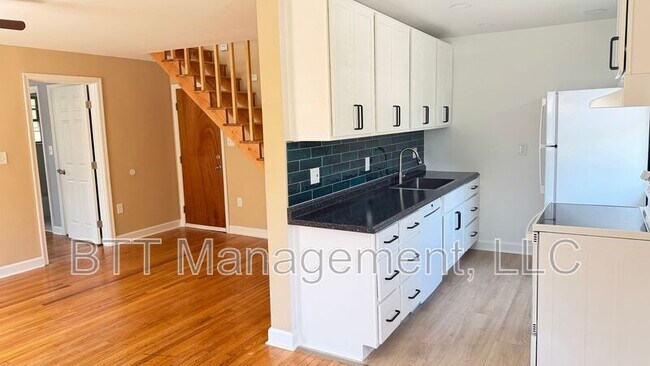 Building Photo - 8800 Plymouth St