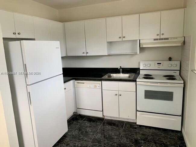 Building Photo - 3522 NE 166th St