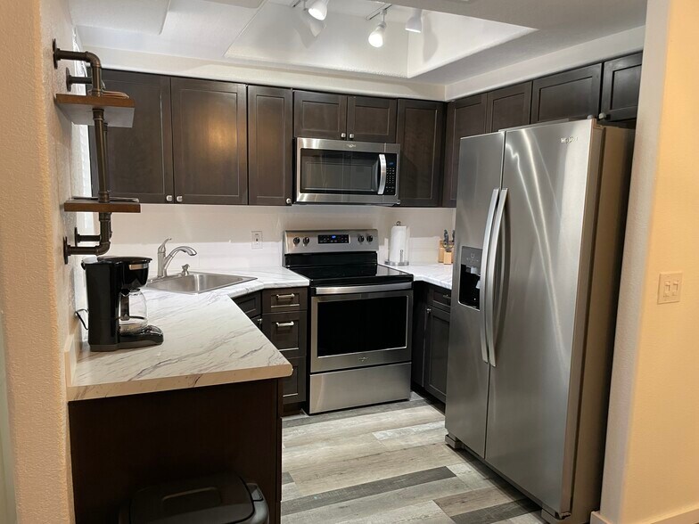 Building Photo - 1825 W Ray Rd