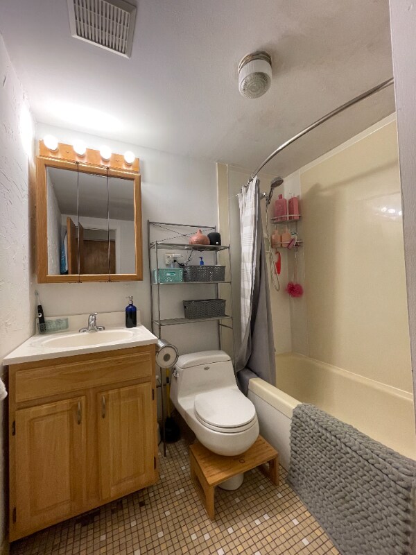 Building Photo - 122 Sycamore St