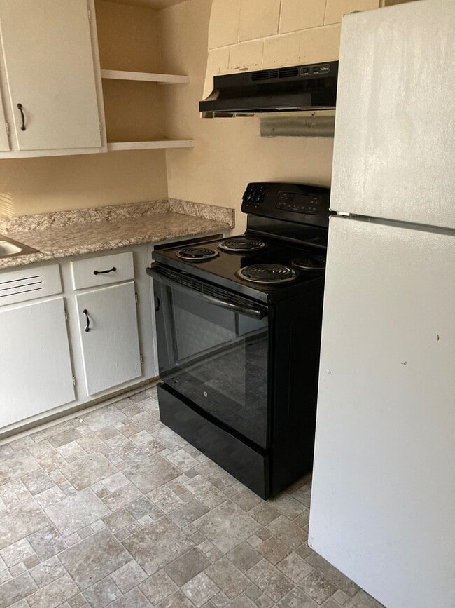 Building Photo - 2 Bed, 1 Bath Available for Rent