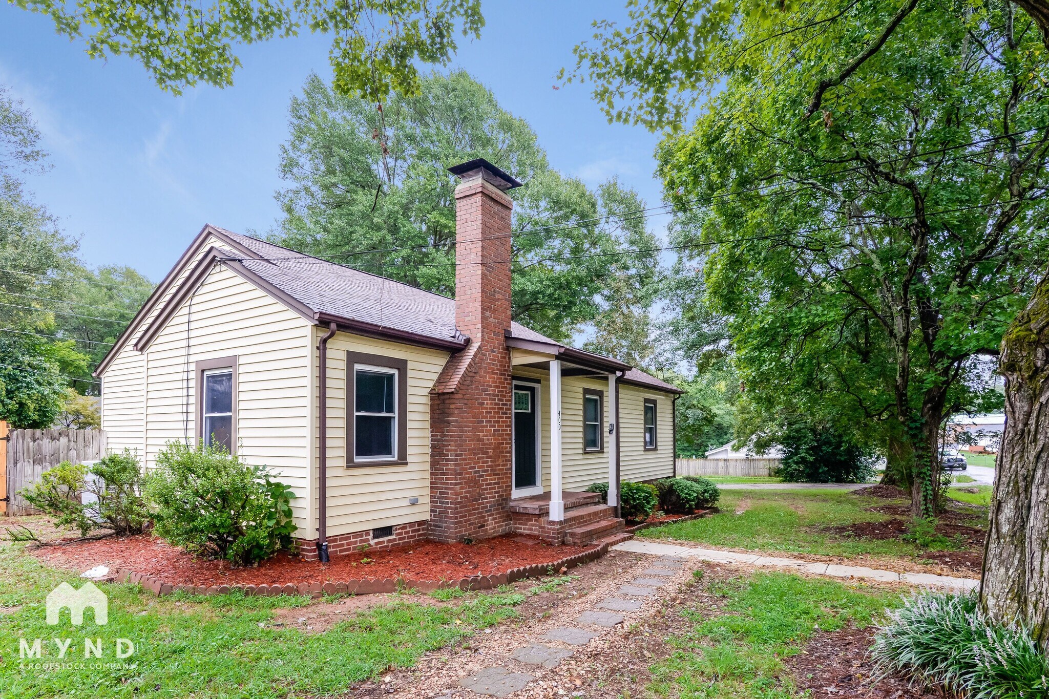 Building Photo - 400 Cherry St