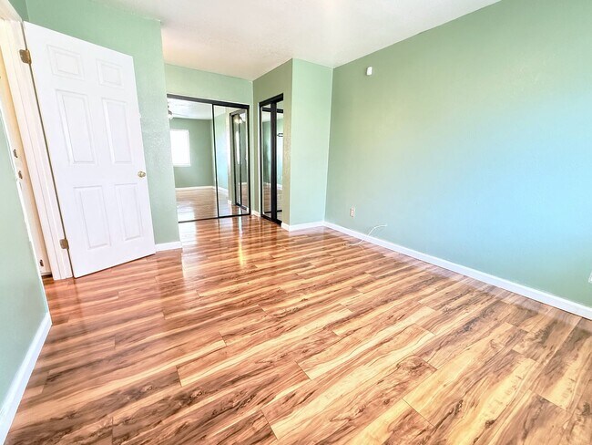 Building Photo - 208 Grovewood Loop N