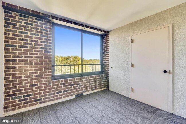 Building Photo - 11500 Fairway Dr