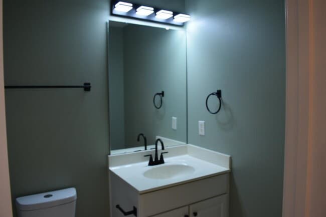 Building Photo - 6321 Park Creek Dr