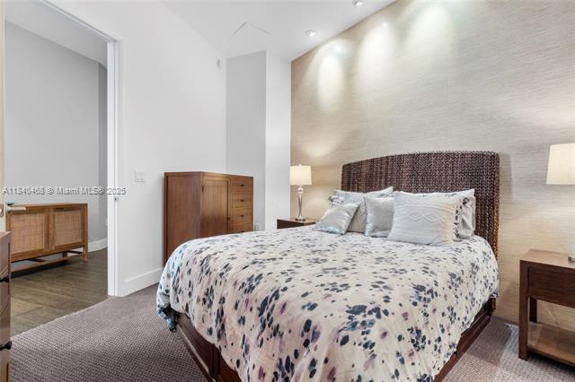 Building Photo - 16001 Collins Ave