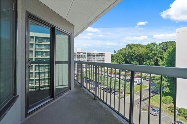 Building Photo - 200 High Point Dr