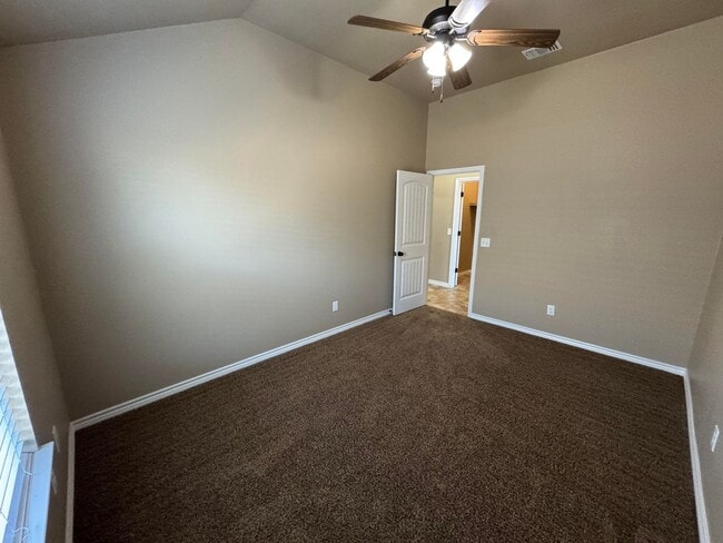 Building Photo - 506 Sladecek Dr